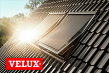 Velux - Hatékony nyári hővédelem a tetőtérben a kilátás megzavarása nélkül!<br /> Élvezze a zavartalan kilátást és a kellemes hőmérsékletet tetőterében a VELUX hővédő rolók segítségével.